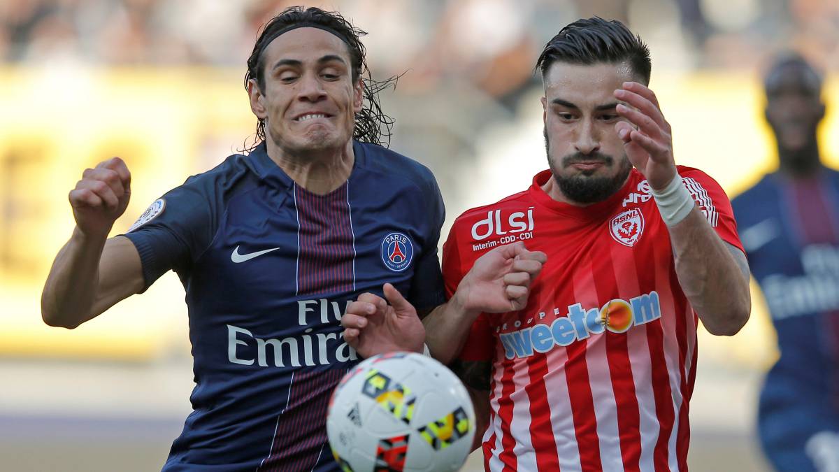 El Levante se hace con el central uruguayo Erick Cabaco