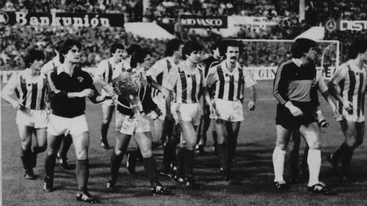 Banderin Real Sociedad – Champion De Ligue 1980-81 – Signé Arconada, Zamora, Ormaetxea – Espagne