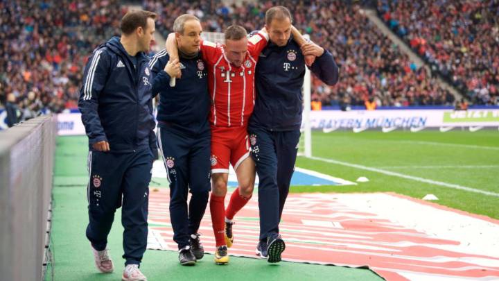 Posible lesión grave de Ribéry: se tuerce la rodilla al pisar el balón