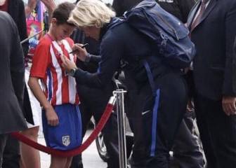 Griezmann, con un 'mini-Grizi' del Atlético en Bulgaria