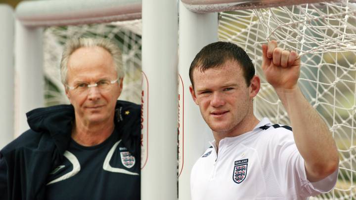 Eriksson y Rooney posan en un entrenamiento de preparación para el Mundial de Alemania 2006.