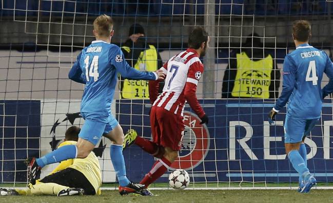Adrián marca contra el Zenit.