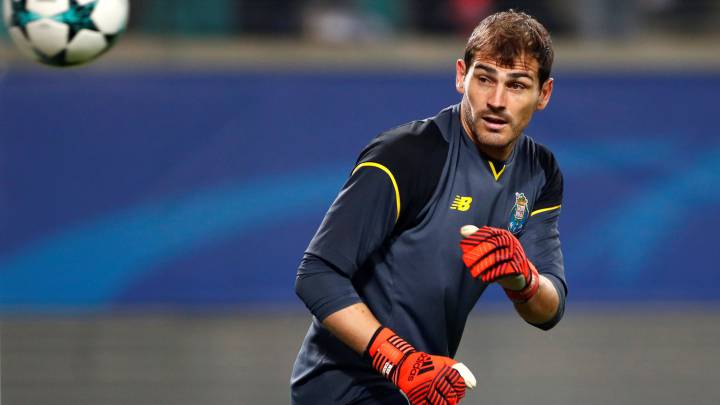 Iker Casillas dropped for mobile use and poor attitude - report
