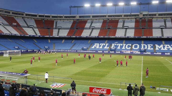 Entrenamiento del Atlético de Madrid en el Vicente Calderón, adonde regresará el lunes, la temporada pasada. 