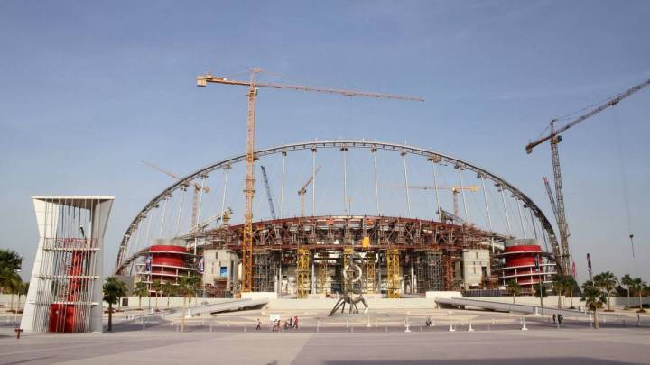 Obras de renovación del estadio International Khalifa.