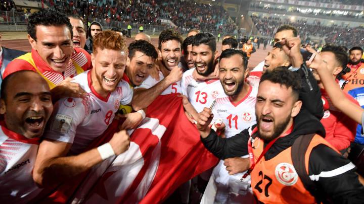 Los jugadores de Túnez celebran su clasificación para el Mundial 