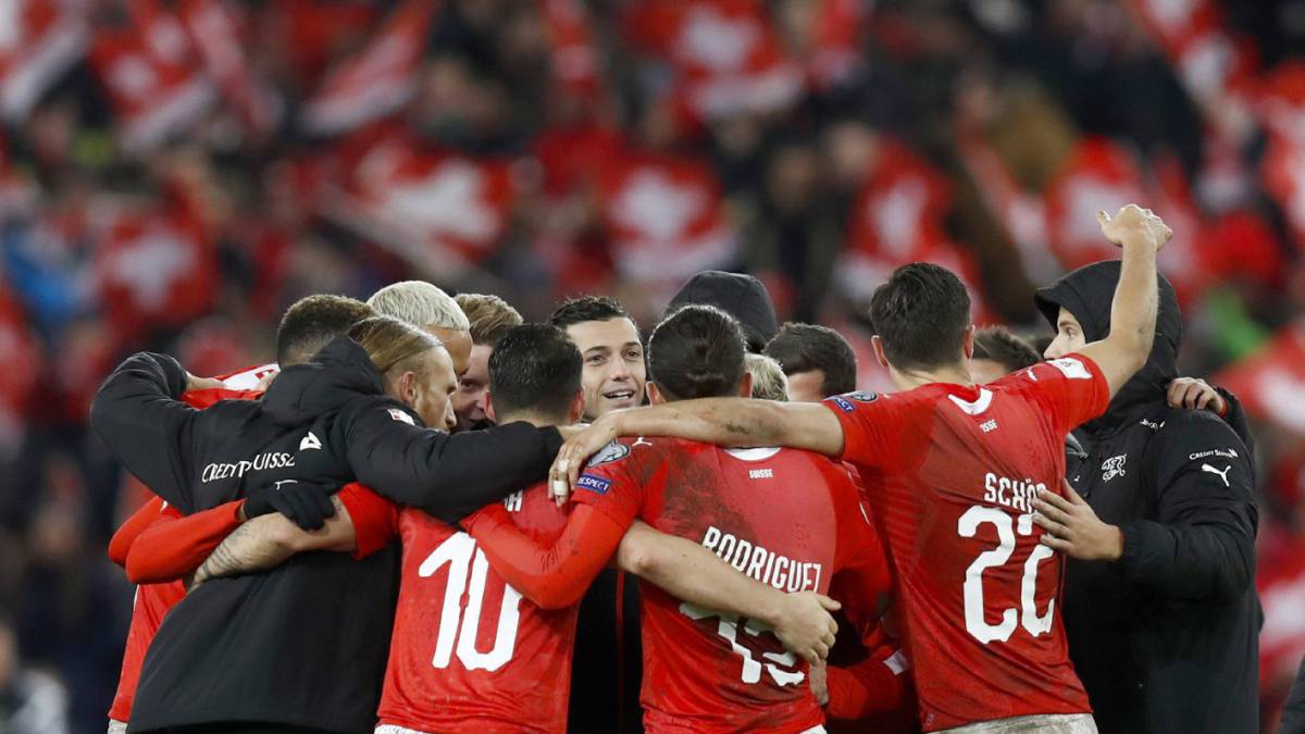 Los jugadores de Suiza celebran la clasificación para el Mundial 2018 ante Irlanda del Norte