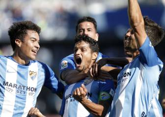 El Málaga remonta un 1-2 al Depor y sueña con el milagro