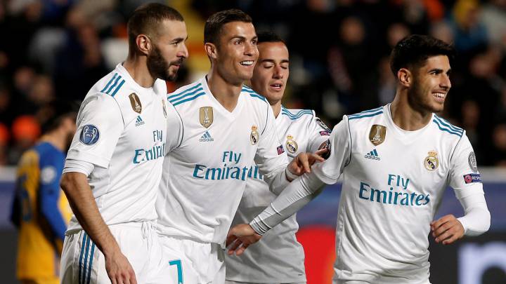 Benzema, Cristiano, Lucas Vázquez y Asensio celebran uno de los goles del Madrid.