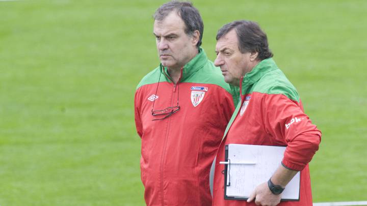Marcelo Bielsa y Luis Bonini, en un entrenamiento del Athletic.