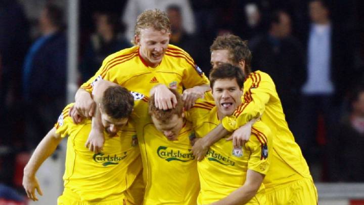 Los jugadores del Liverpool de 2007, Kuyt, Crouch, Gerrard, Riise y Xabi Alonso.