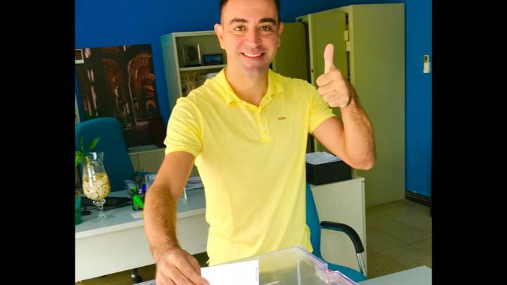 Xavi ya ha votado para el 21-D desde la embajada de Doha