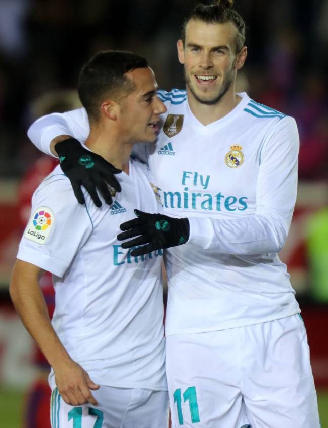 Bale, junto con Lucas Vázquez, tras anotar ante el Numancia.