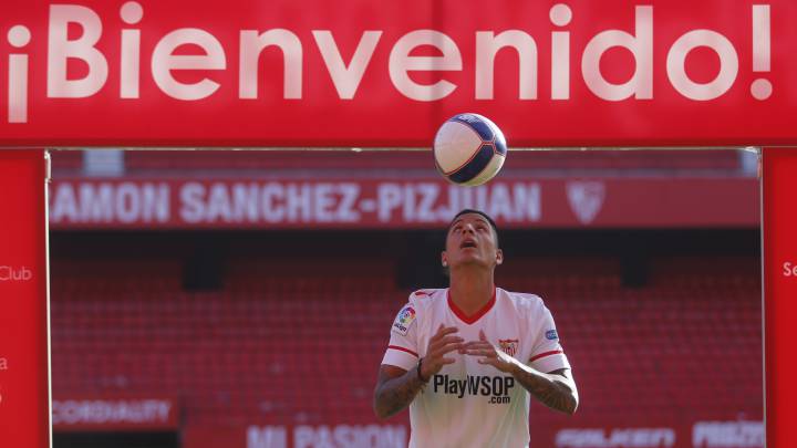 Sevilla new boy Arana: "I'd like to be like Roberto Carlos"