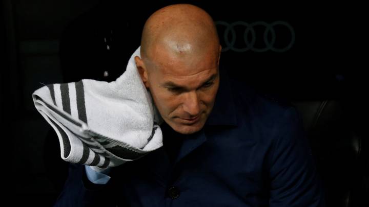 Zidane, en el banquillo durante el partido ante el Villarreal.