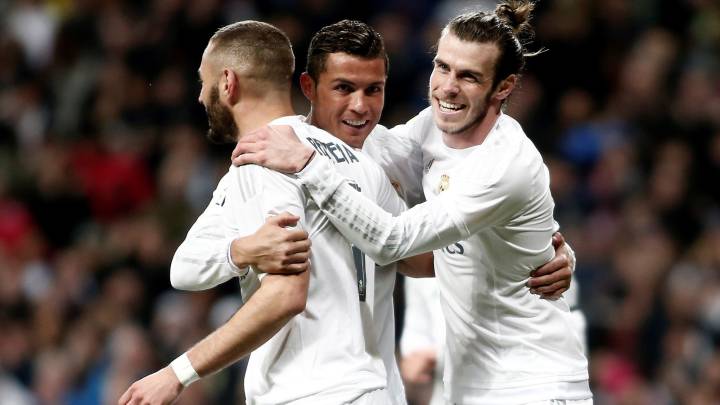 Gareth Bale (R), Cristiano Ronaldo (C) y Karim Benzema.