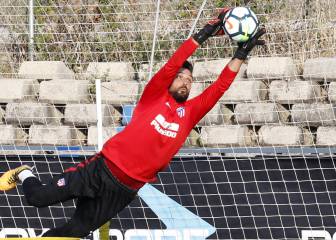 Moyá repetirá en la Copa y Giménez sería pareja de Godín