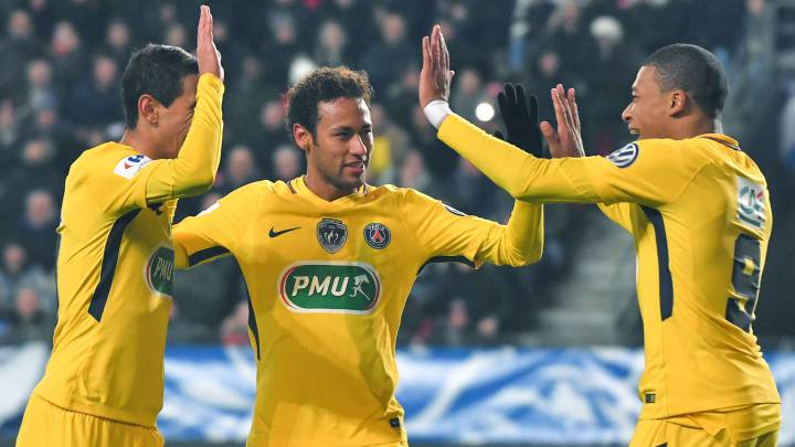 Di María, Neymar y Mbappe celebran un gol del PSG en un partido de la Copa francesa.