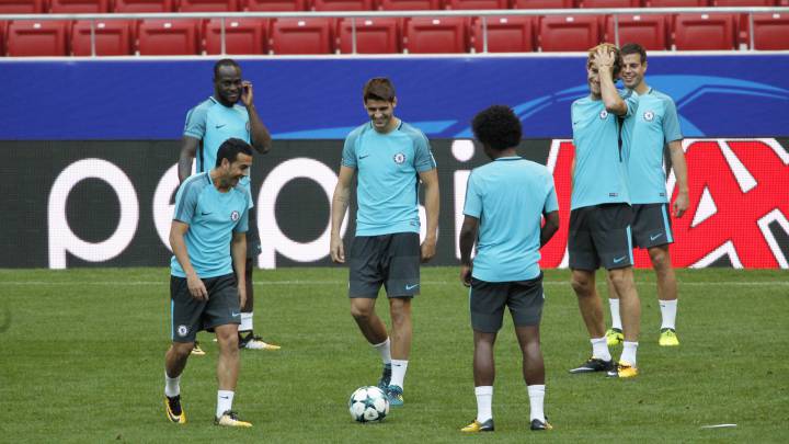 Entrenamiento del Chelsea con varios de sus jugadores españoles. 