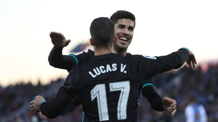 Asensio y Lucas Vázquez celebran el primer gol del Madrid.