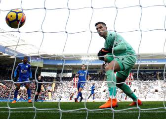Un error de Butland le cuesta dos puntos al Stoke en Leicester