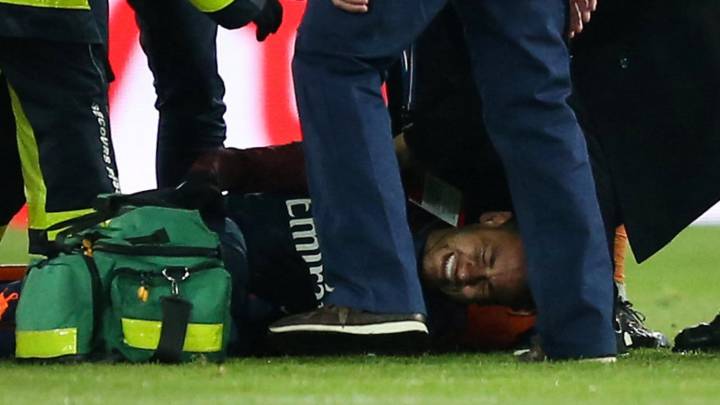 Neymar: Brazil doctor arrives in France to meet PSG's stricken star