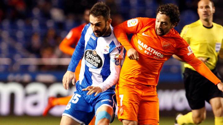 Adrián resucita al Deportivo y pone la puntilla al Málaga