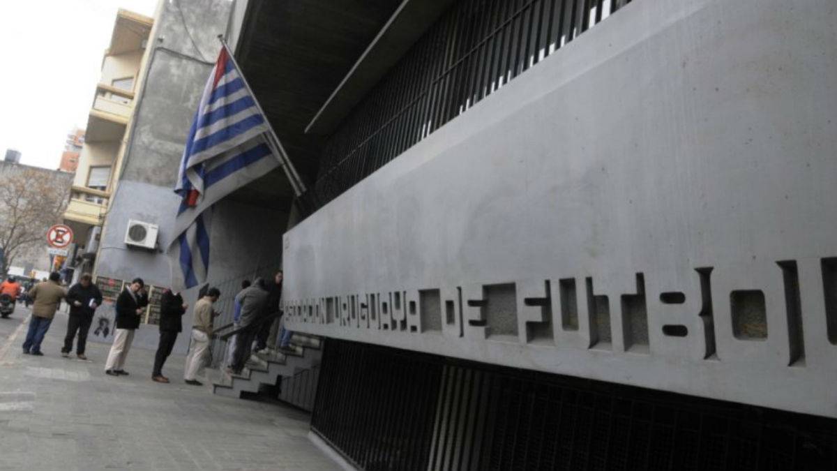 LÃo en el fútbol uruguayo: quieren denunciar a la AUF
