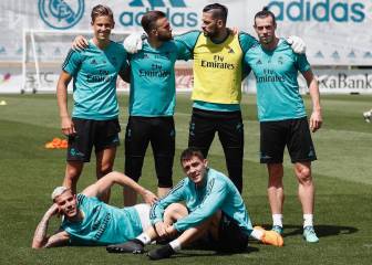 Bale ya se fotografía con los habituales suplentes de Zidane