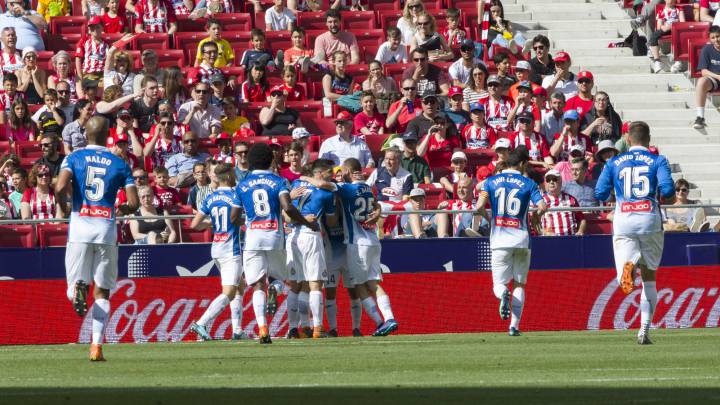 El Espanyol celebra el primer gol al Atleti, en propia meta de Savic. 
