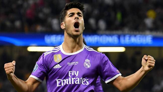 Marco Asensio celebra un gol en la final de la Champions.