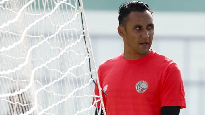 El portero de la selección costarricense Keylor Navas durante un entrenamiento celebrado a un día del inicio de la Copa Mundial de la FIFA Rusia 2018 hoy, miércoles 13 de junio de 2018, en San Petersburgo (Rusia). 