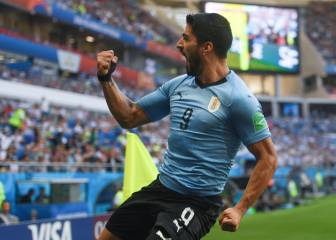 Luis Suárez mete a Uruguay en octavos y despide a Arabia