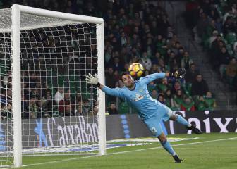 Barcelona eye up Betis' Adán as replacement for Cillesen