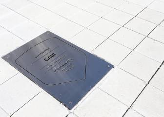 La placa de Gabi ya brilla en el Paseo de Leyendas