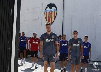 El Valencia ya suda en Paterna a la espera de Marcelino