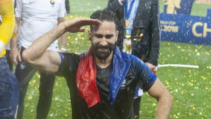 Adil Rami celebra el Mundial ante Croacia