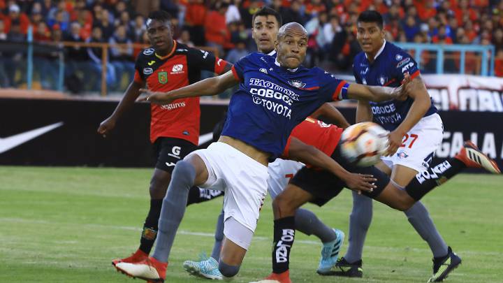 El cuadro boliviano logró dos goles en la segunda mitad para igualar los dos recibidos antes del descanso. La entrada de Lucas Gaúcho fue decisiva.