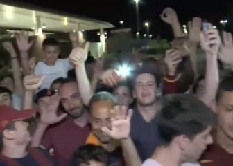 Los fans del Roma que esperaban a Malcom en el aeropuerto no se podían creer lo que sucedía