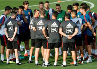 Luis Enrique takes his first session with 12-man backroom team