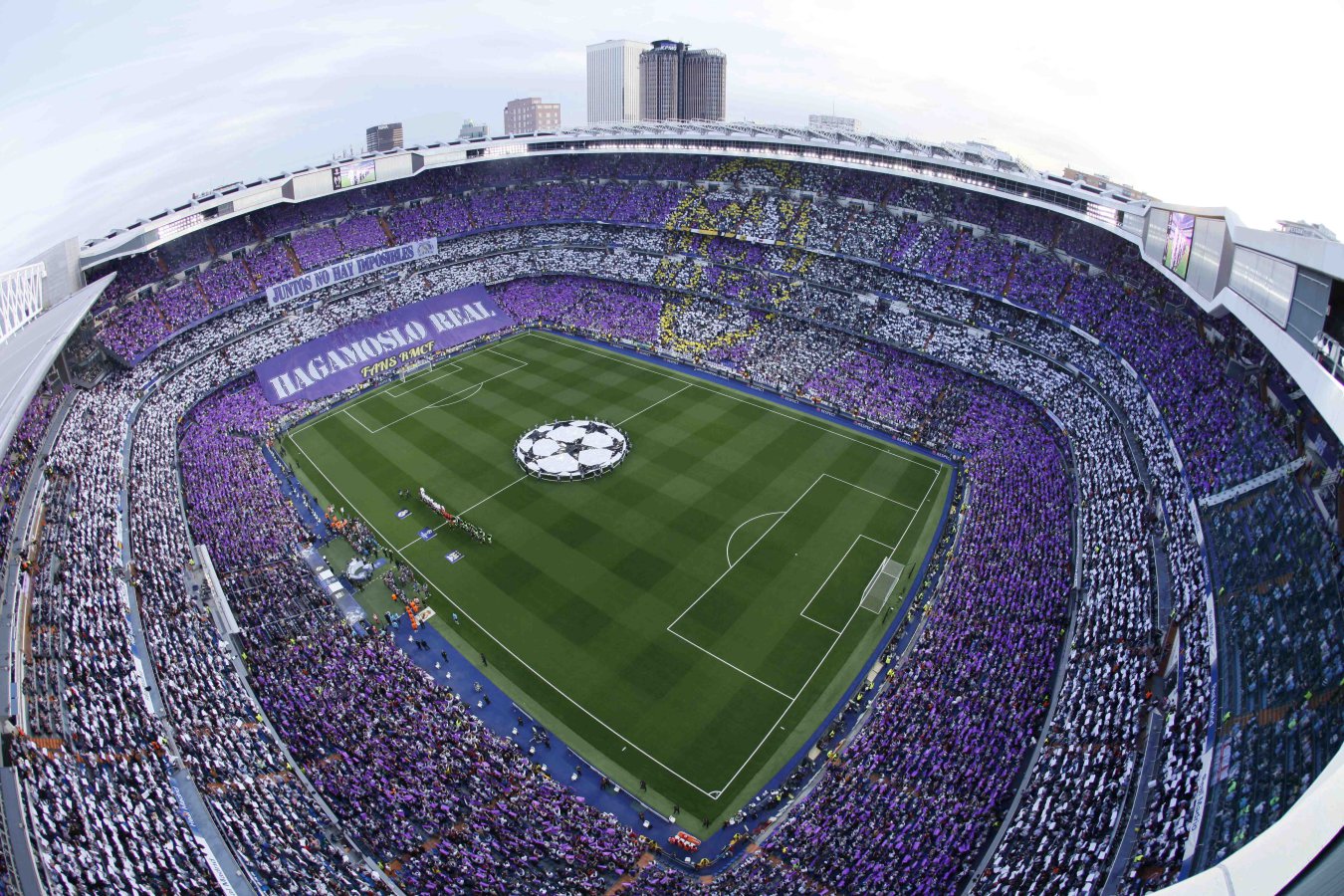 Vista interior del estadio Santiago Bernabéu en la actualidad. 