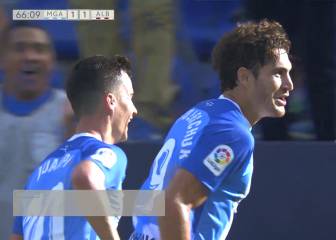 El Málaga sigue imparable gracias al doblete de Leschuk