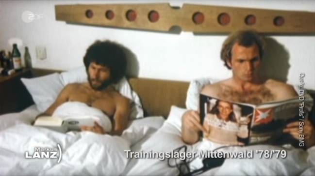 Paul Breitner y Uli Hoeness en una imagen del documental 'Profis - Ein Jahr Fussball mit Paul Breitner und Uli Hoeness'.