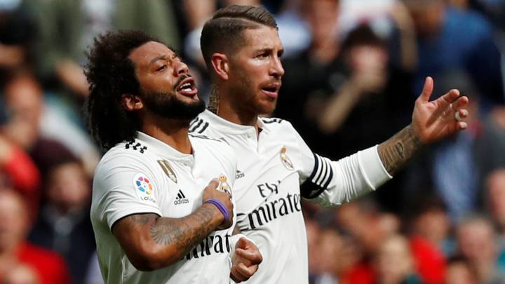 Marcelo y Sergio Ramos celebran el gol del lateral brasileño al Levante.
