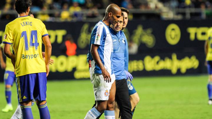 Naldo se retiró lesionado ante el Cádiz.