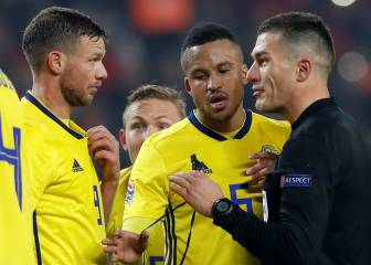 El árbitro del Turquía-Suecia prometió 'regalarles' dos penaltis a los suecos en la segunda parte