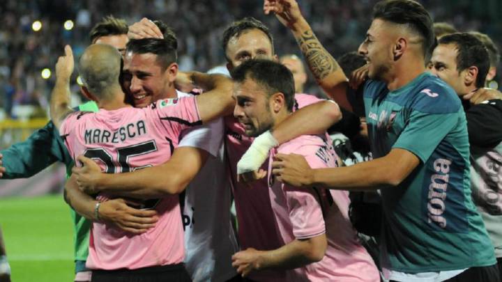 Los jugadores del Palermo celebran.
