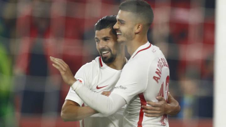 El Sevilla pasa sufriendo por su falta de puntería