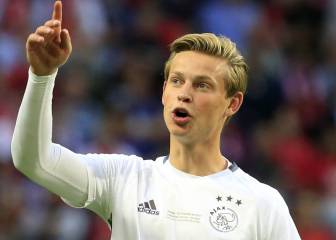 PSG ready to snatch De Jong from under Barcelona's nose