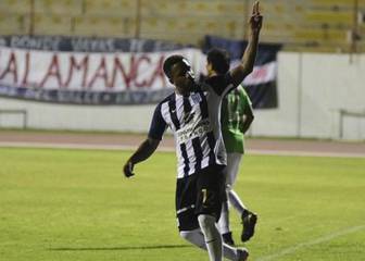 Jefferson Farfán se lució en el Día del Hincha Blanquiazul